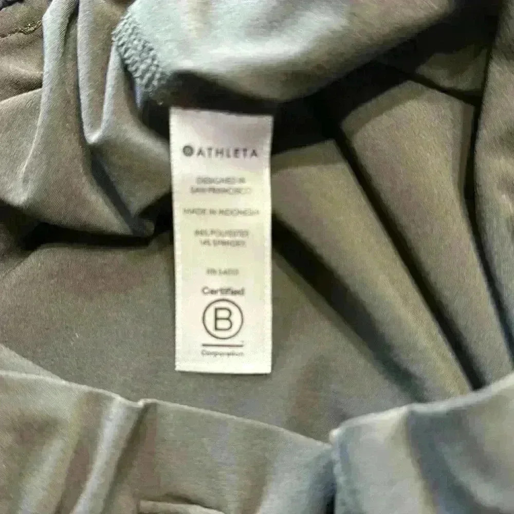 Athleta Skyline Olive Green Paperbag Waist Tie Shorts Size 8 - Picture 5 of 5